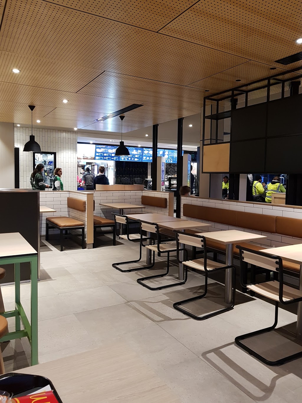 McDonalds Beacon Hill | meal takeaway | 164 Warringah Rd, Beacon Hill NSW 2100, Australia | 0294539200 OR +61 2 9453 9200