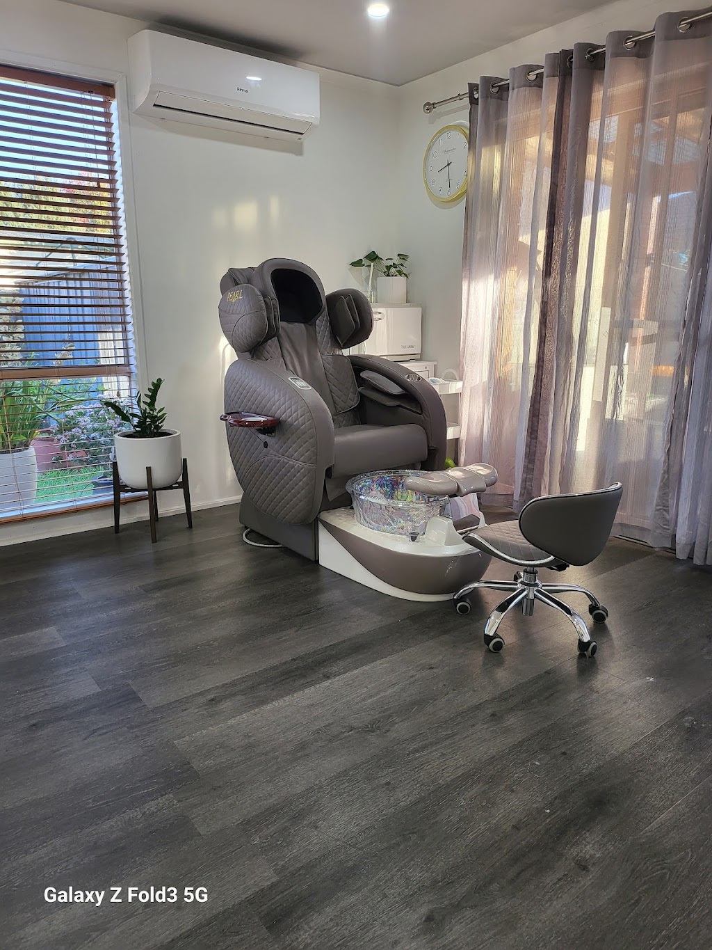 B & B Spa and Nails | 95 Flemington Cres, Werribee VIC 3030, Australia | Phone: 0411 648 239