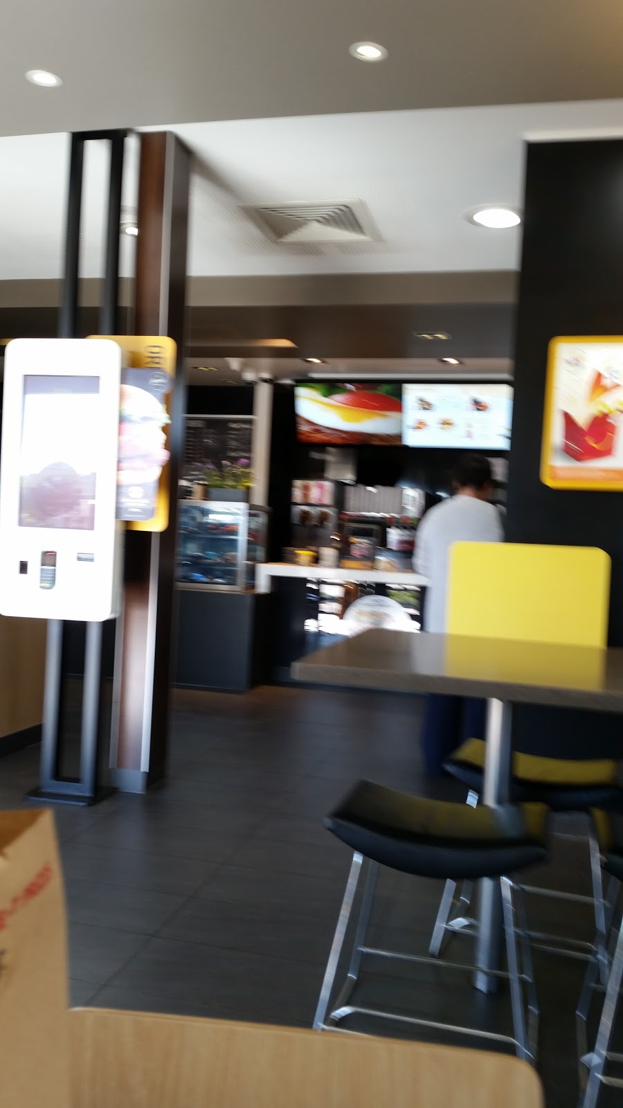 McDonalds Temora | cafe | 74 Hoskins St, Temora NSW 2666, Australia | 0269781792 OR +61 2 6978 1792