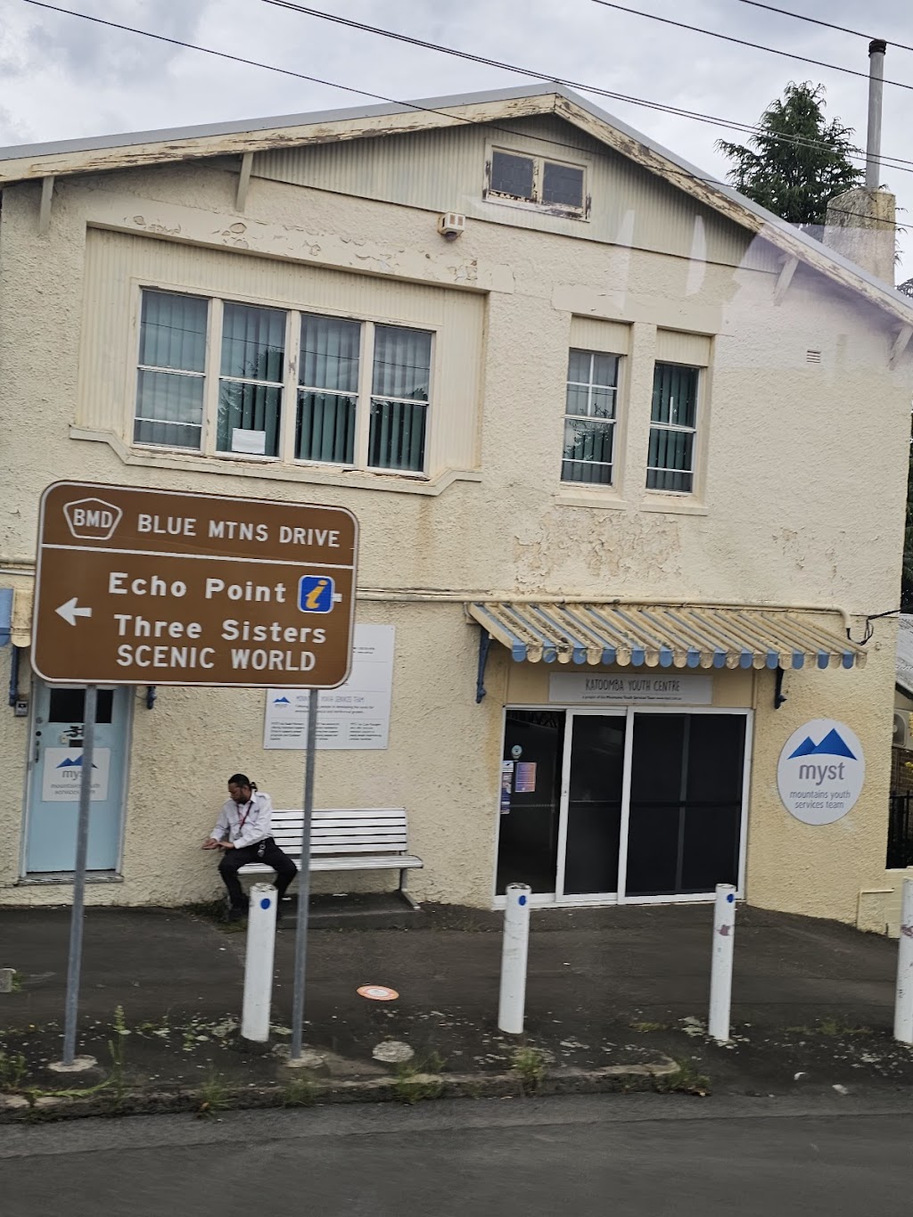 Mountains Youth Services Team | 31 Waratah St, Katoomba NSW 2780, Australia | Phone: 1300 006 978