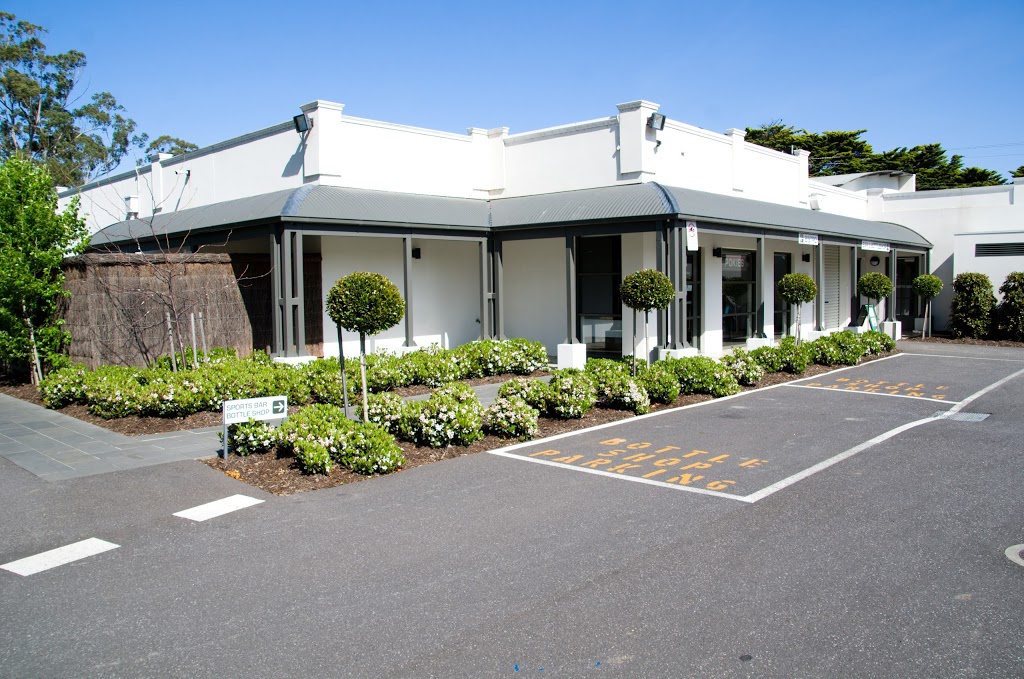Cardinia Park Hotel | 200 Beaconsfield-Emerald Rd, Beaconsfield VIC 3807, Australia | Phone: (03) 9707 1188