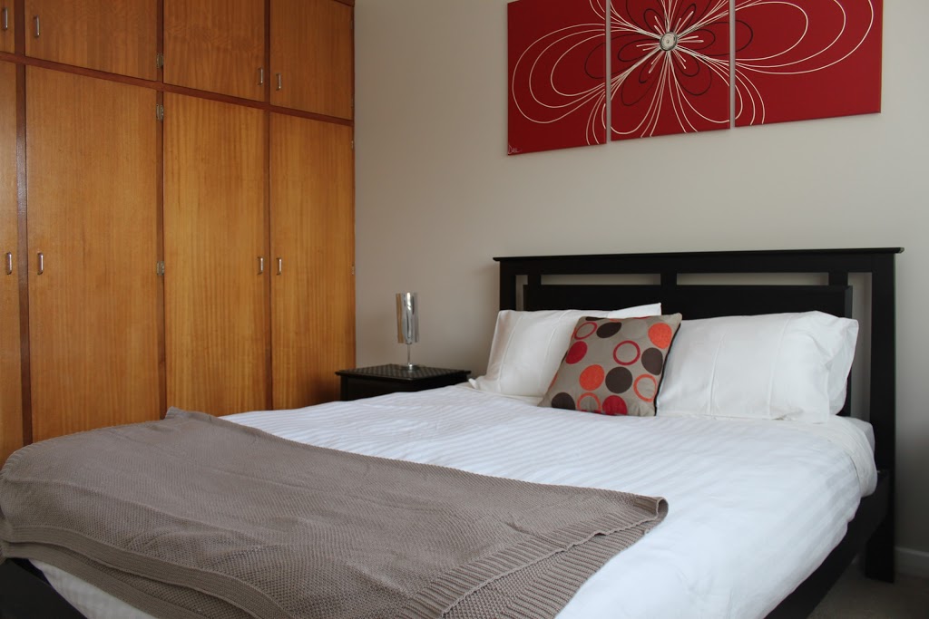 Serenity Bed & Coffee | lodging | 10 Kuranda Cres, Kotara NSW 2289, Australia | 1300662021 OR +61 1300 662 021