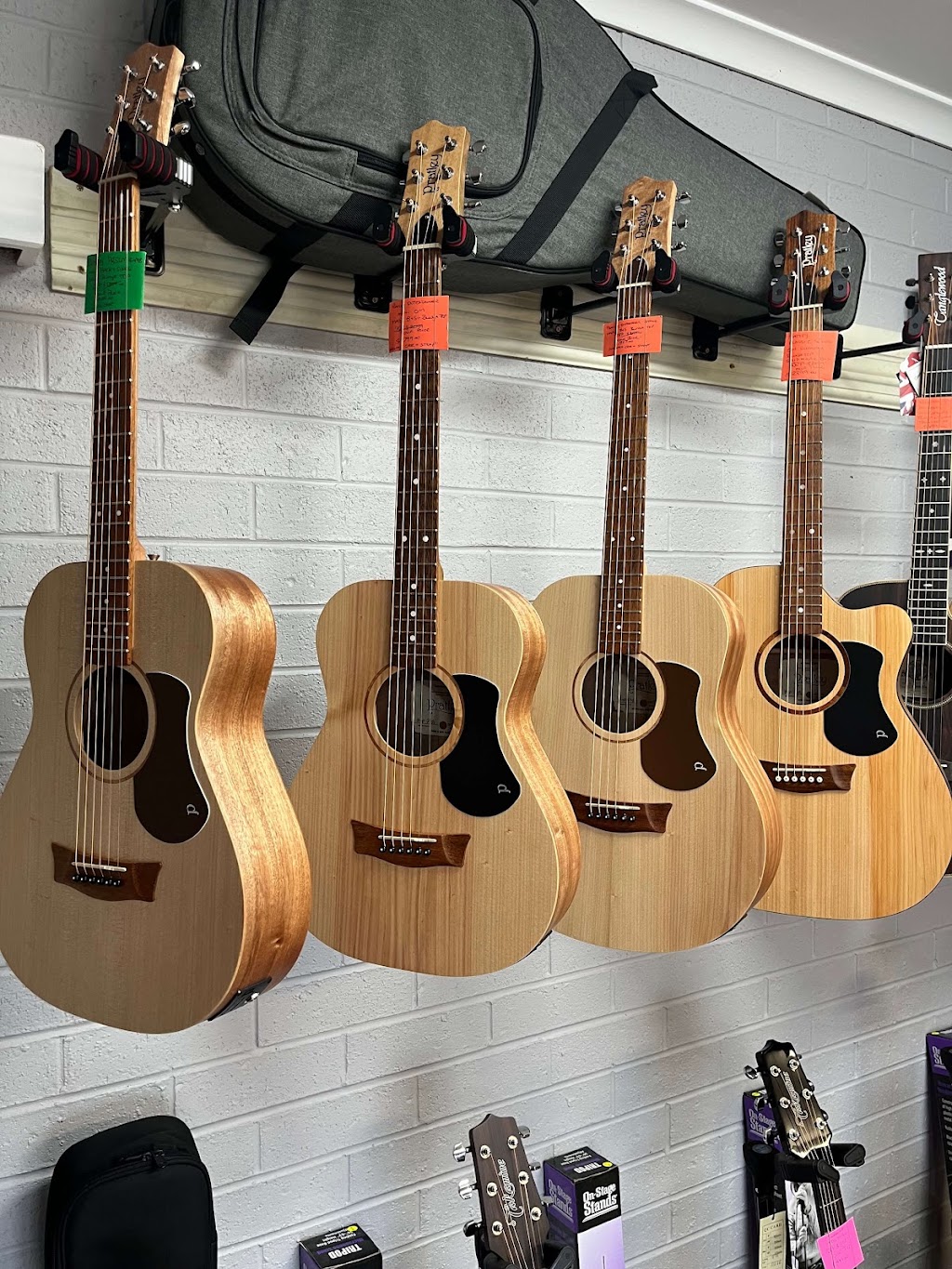 GIG Guitars Music Store | 117 Ferguson St, Glen Innes NSW 2370, Australia | Phone: 0488 200 801