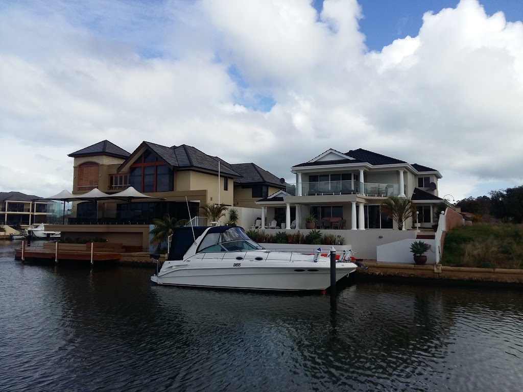 Outrigger Connection Australia | 17 Santavea Mews, Halls Head WA 6210, Australia | Phone: 0409 050 178