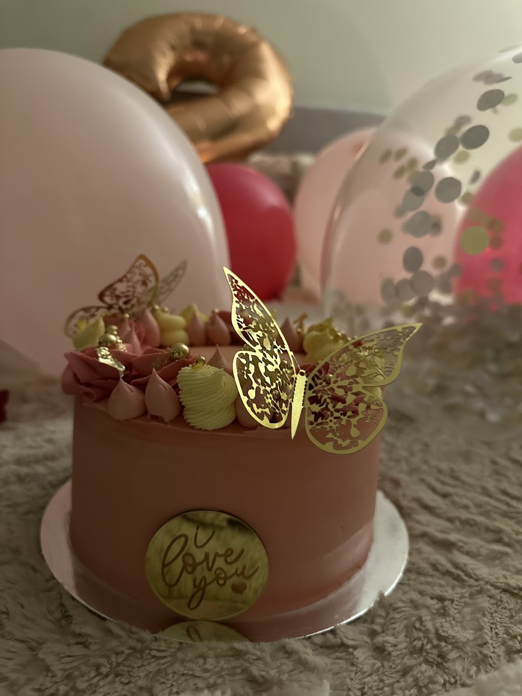 Cakes By Kaptured | 14 Portrait St, Mambourin VIC 3024, Australia | Phone: 0435 643 052