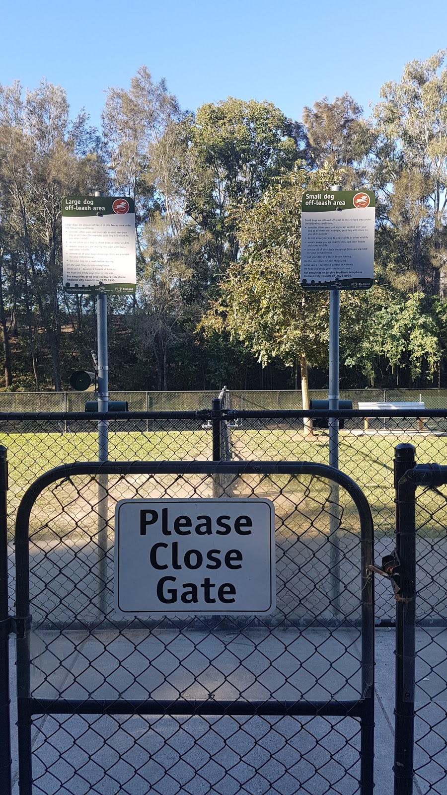 Redlands Softball Park Dog offleash Park | 68 Sturgeon St, Ormiston QLD 4160, Australia