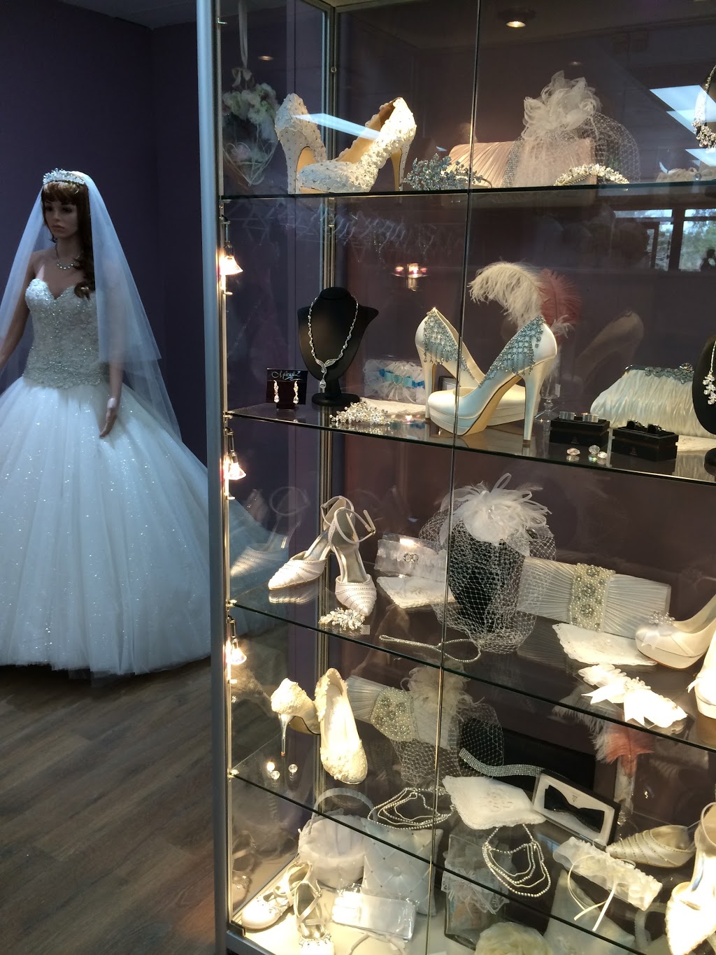 I Do Brides, Grooms & Formals | clothing store | 1/5-21 Carter Rd, Menai NSW 2234, Australia | 0295430182 OR +61 2 9543 0182