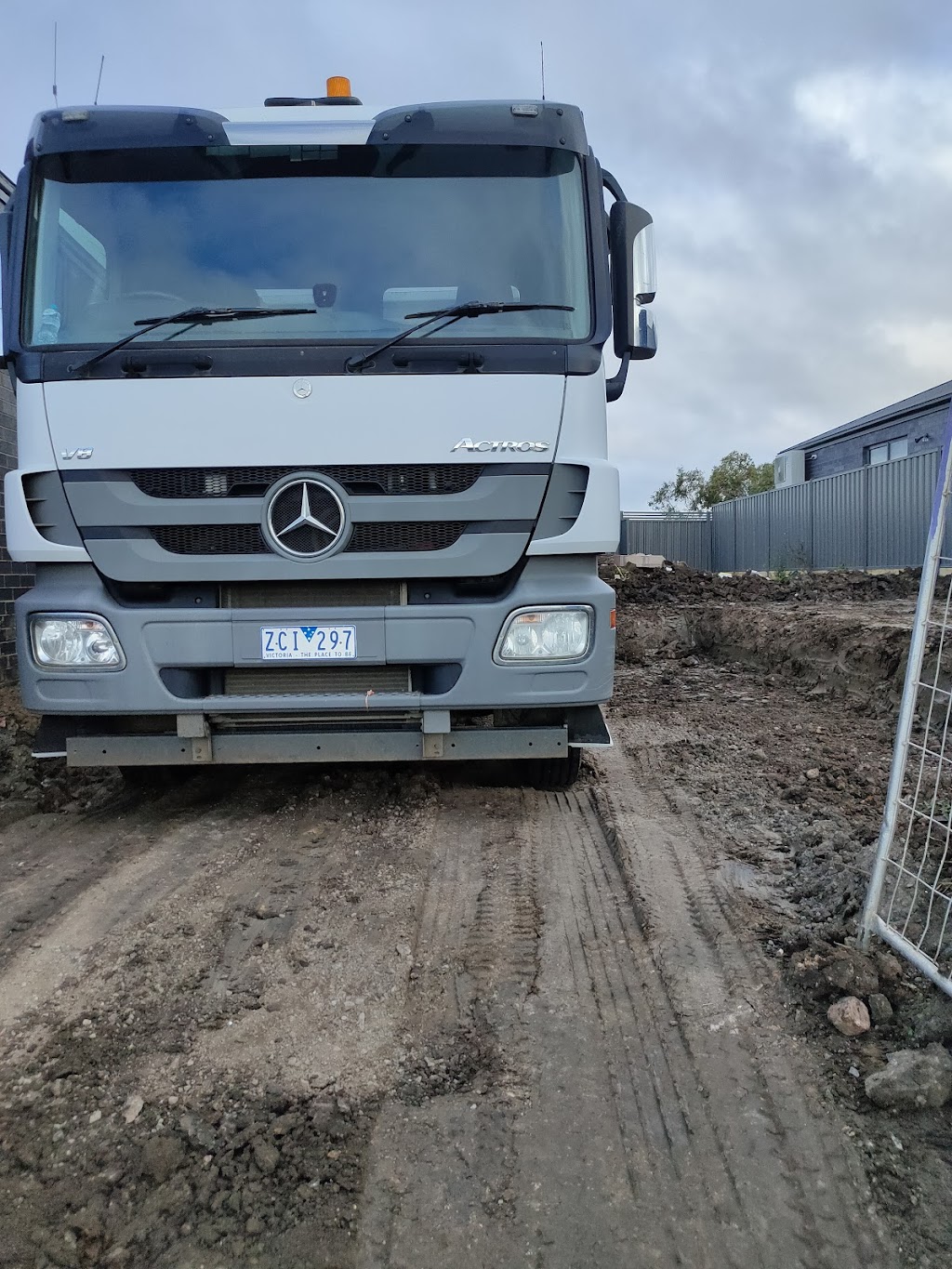 Melbourne Tippers | 16 Glenwood Ave, Wollert VIC 3750, Australia | Phone: 0470 632 722