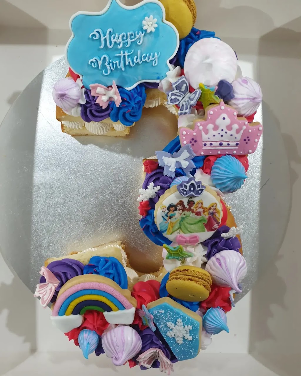 Linas Specialty Cakes | 25 Eucalyptus Ct, Mickleham VIC 3064, Australia | Phone: 0403 223 355