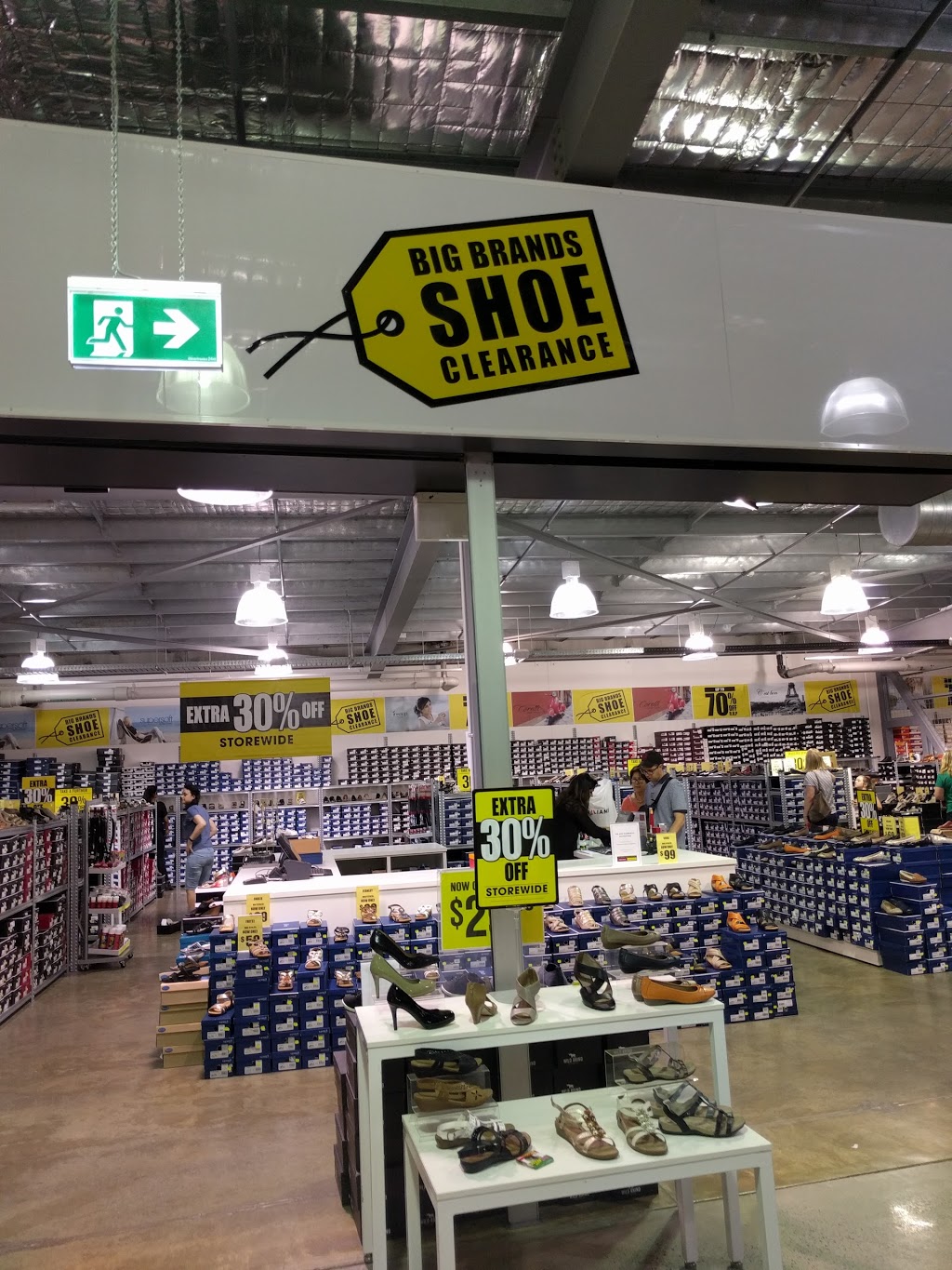 Big brands Shoe Clearance | shoe store | Shop 57-59 DFO Jindalee, 16 Amazons Pl, Jindalee QLD 4074, Australia | 0730678724 OR +61 7 3067 8724