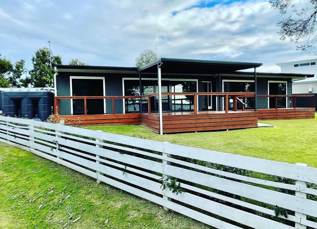Hogans Road Lake House | 1 Hogans Rd, Yarrawonga VIC 3730, Australia | Phone: 0404 817 275