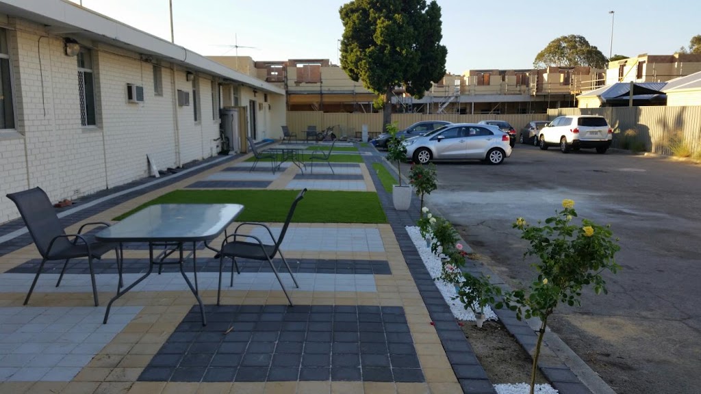 Perth City Motel Thornlie | 12 Burnley St, Thornlie WA 6108, Australia | Phone: (08) 9459 4130