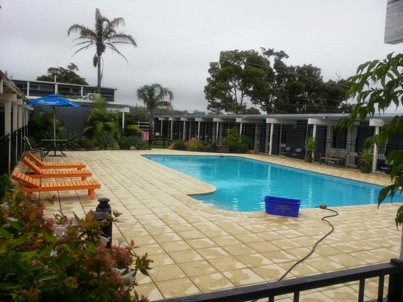 Mallacoota Hotel Motel | lodging | 51-55 Maurice Ave, Mallacoota VIC 3892, Australia | 0351580455 OR +61 3 5158 0455