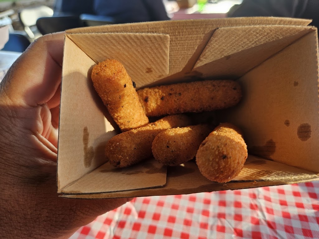 Burgr Bros | 7/5 Merryvale Rd, Minto NSW 2566, Australia | Phone: 0413 275 487