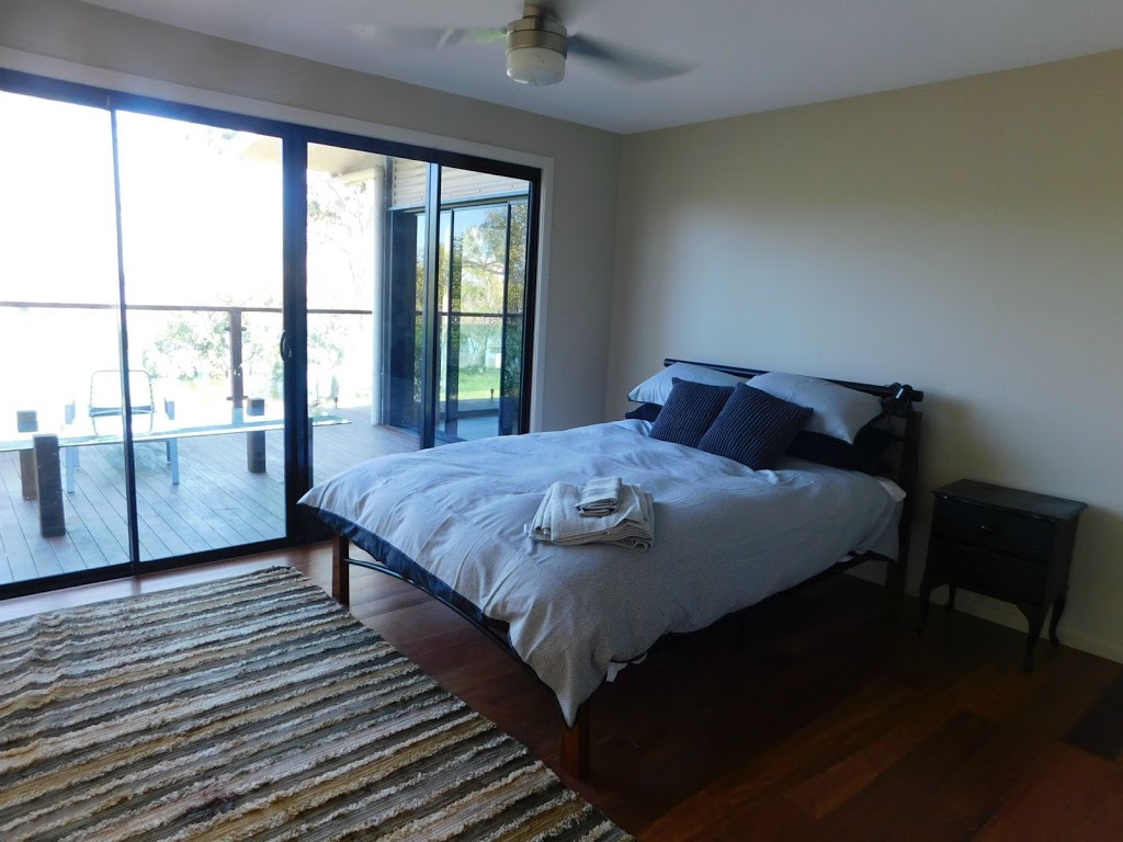 Water Front Water Access Holiday Home | lodging | 25 Emerson St, Russell Island QLD 4184, Australia | 0734091100 OR +61 7 3409 1100