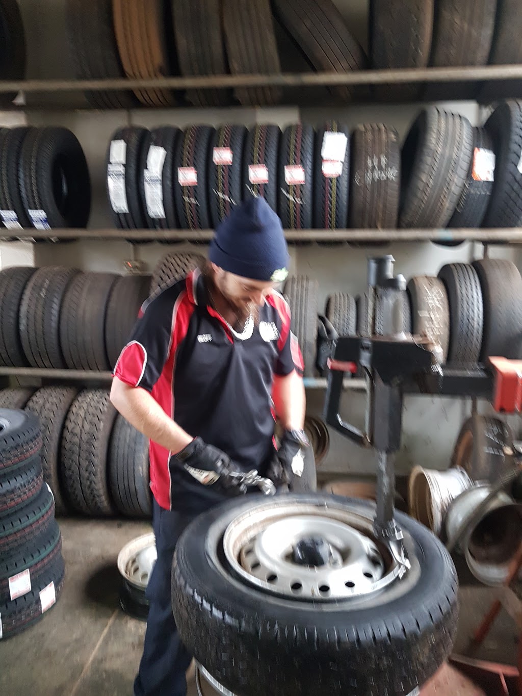 Kel’s Tyres | car repair | 4 Kipling St, Narrogin WA 6312, Australia | 0898811502 OR +61 8 9881 1502