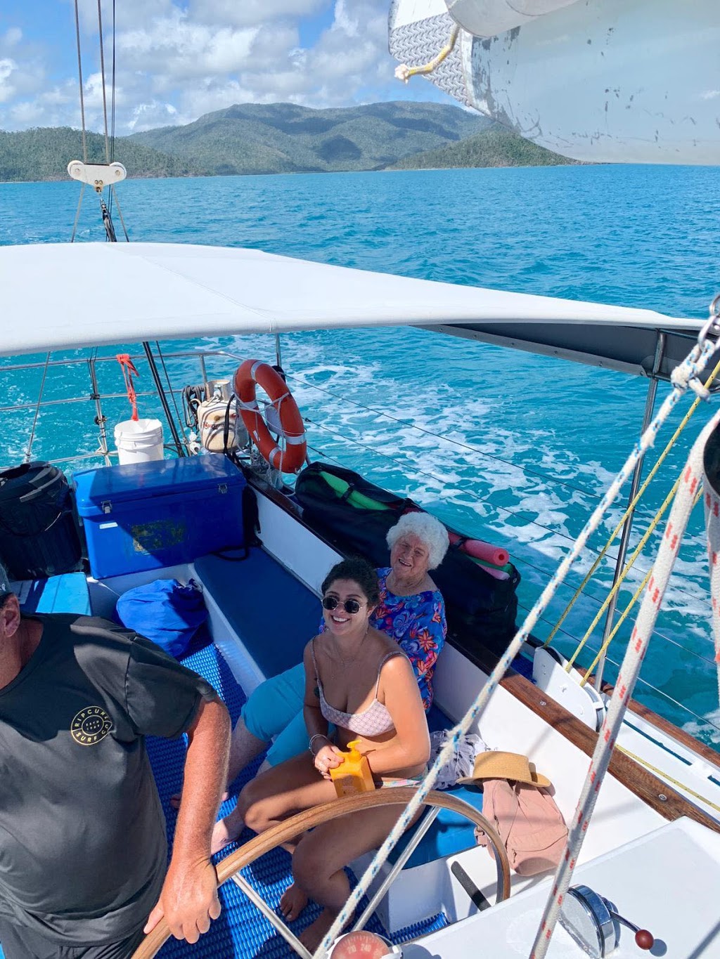 Southern Cross Sailing Adventures | travel agency | Coral Sea Marina, Shingley Dr, Airlie Beach QLD 4802, Australia | 0749677555 OR +61 7 4967 7555