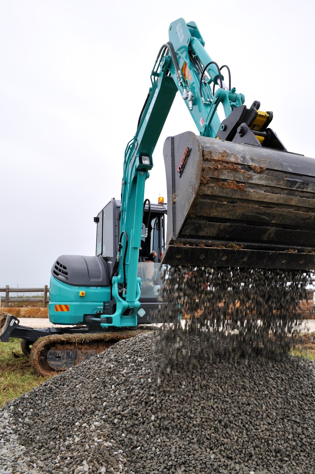 Kobelco Construction Machinery Australia Pty Ltd | Unit 1/1-5 Interchange Dr, Eastern Creek NSW 2766, Australia | Phone: 1300 562 352