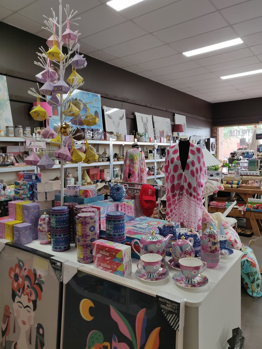 Poppas Fudge & Jam Factory | store | 21 Lovell St, Young NSW 2594, Australia | 0263825854 OR +61 2 6382 5854