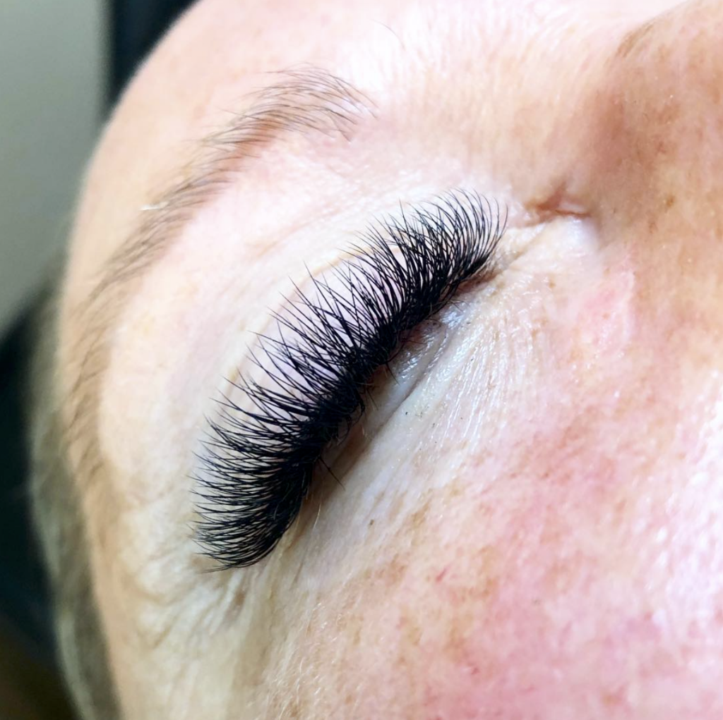 Luxe Lash & Brow House | 29 Somerfield Retreat, Woodhill QLD 4285, Australia | Phone: 0411 853 301