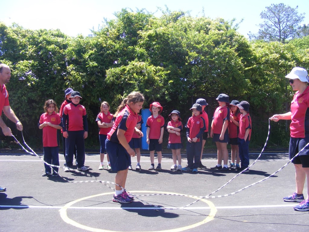 Red Range Public School | school | Grafton St, Red Range NSW 2370, Australia | 0267342257 OR +61 2 6734 2257