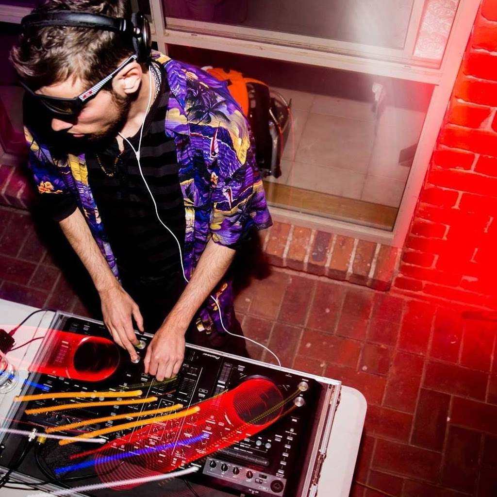 Melbourne Dj Hire | 297 Warrigal Rd, Cheltenham VIC 3192, Australia | Phone: 0421 076 331