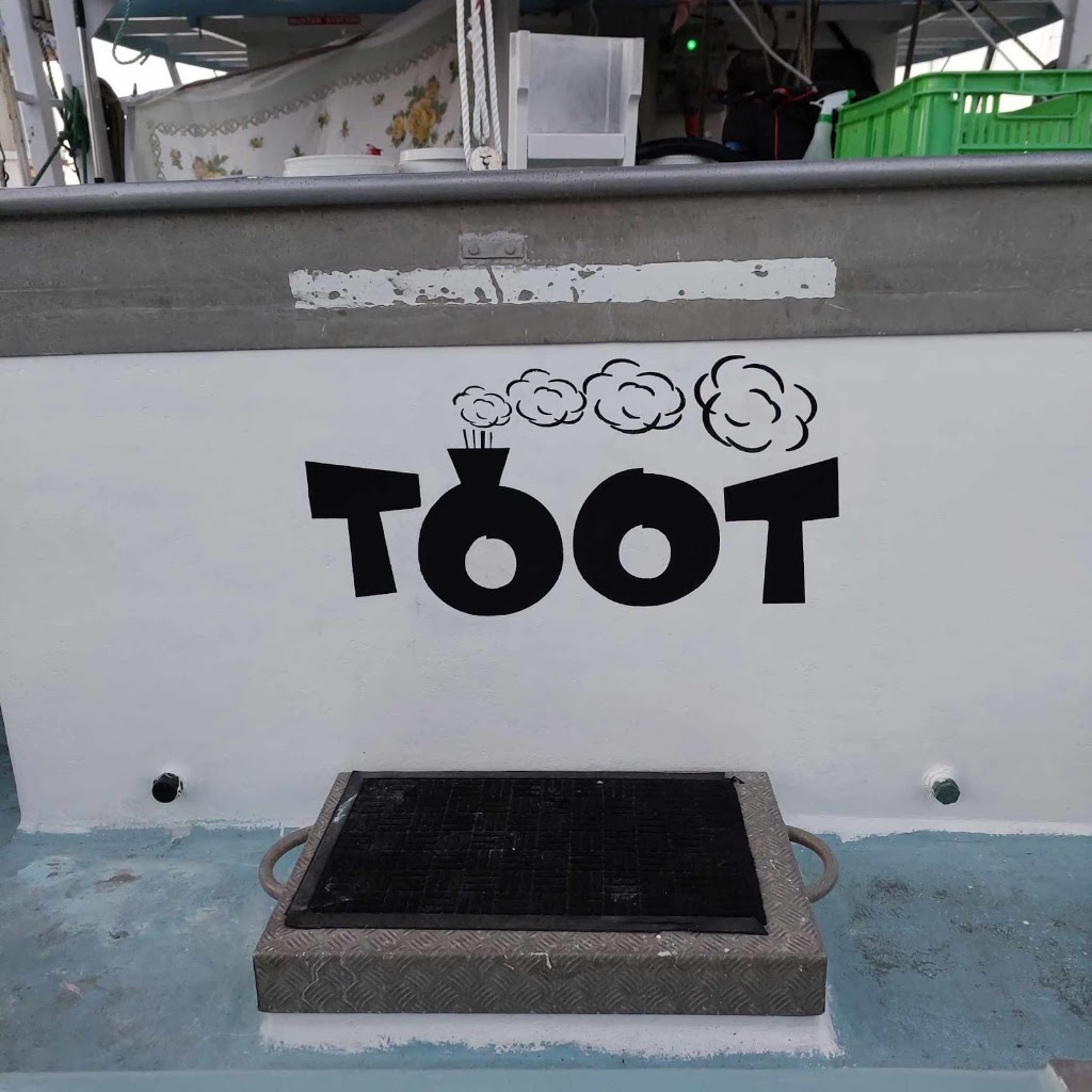 Toot Seafoods | Bird Opassage Parade, Scarborough QLD 4020, Australia | Phone: 0428 453 295