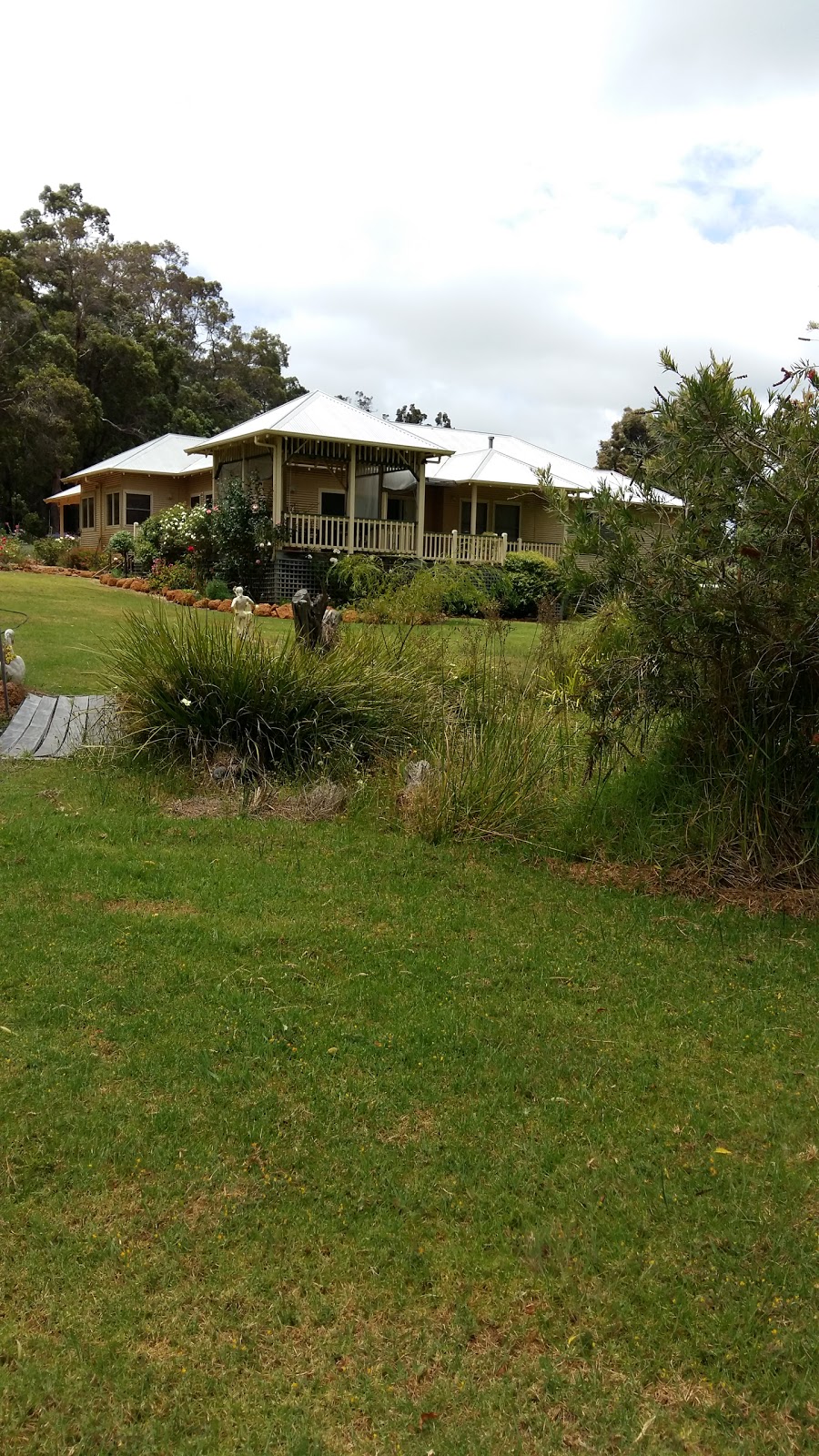 Moss Brook Bed and Breakfast | lodging | 5 Roberts Road, Nannup WA 6275, Australia | 0897561515 OR +61 8 9756 1515