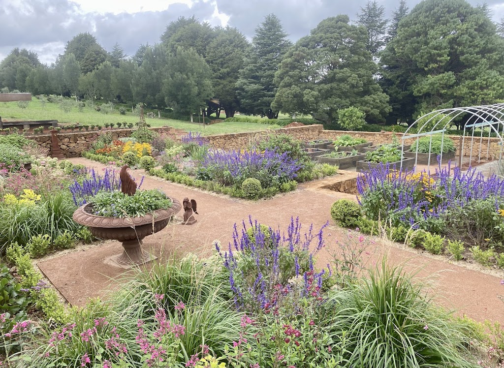 CMB Creative Gardens | 3 Mackeys Ln, Robertson NSW 2577, Australia | Phone: 0401 949 878