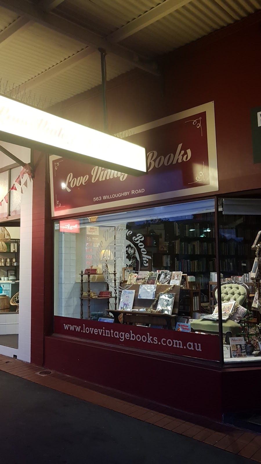 Love Vintage Books | book store | 563 Willoughby Rd, Willoughby NSW 2068, Australia | 0299670017 OR +61 2 9967 0017