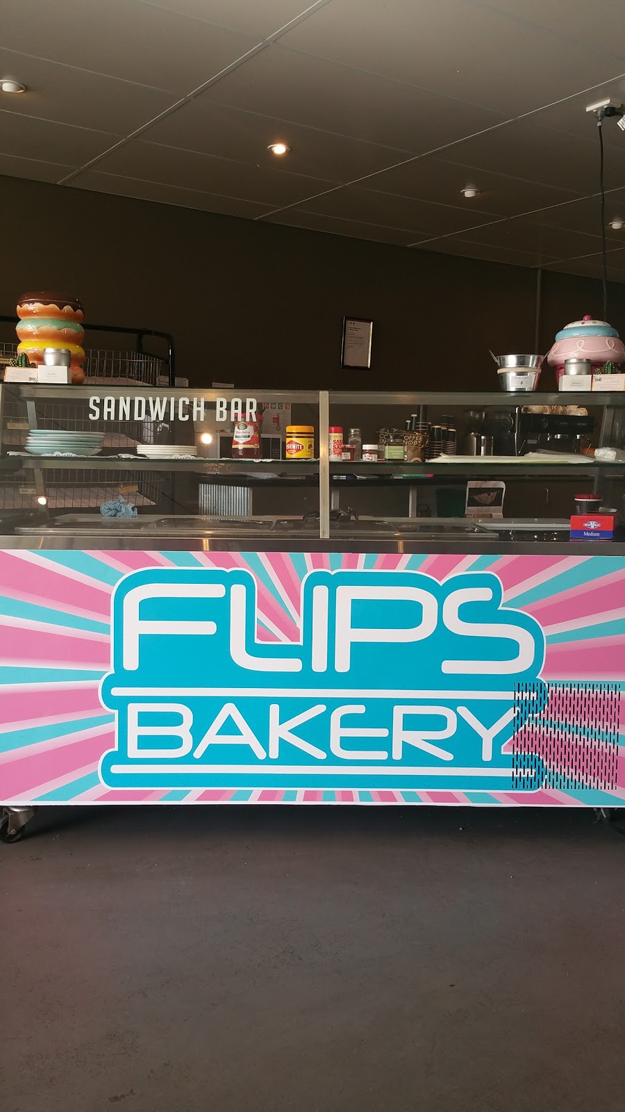 Flips Bakery | bakery | 28 Great Ocean Rd, Aireys Inlet VIC 3231, Australia | 0352896415 OR +61 3 5289 6415