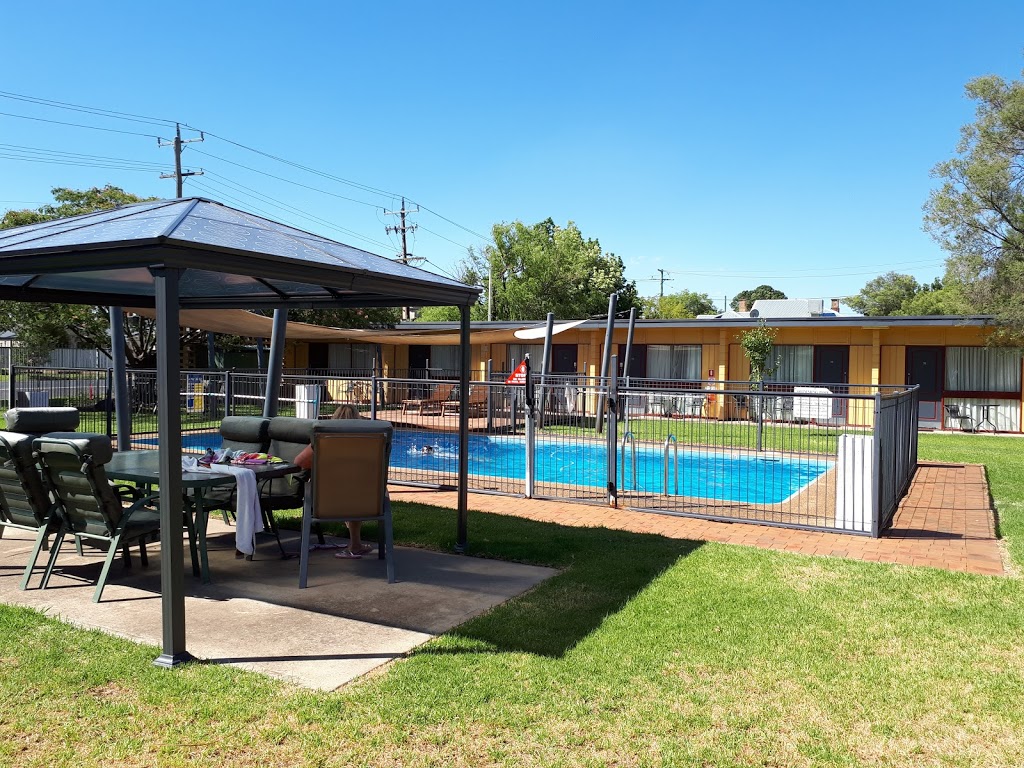 Cootamundra Gardens Motel | 96-98 Sutton St, Cootamundra NSW 2590, Australia | Phone: (02) 6942 1833