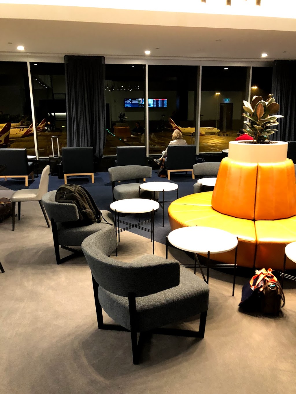 Qantas Business Lounge | night club | Melbourne Airport VIC 3045, Australia