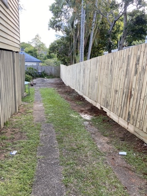 Coastline fencing and Landscaping | 39 Undercliff St, Cliftleigh NSW 2321, Australia | Phone: 0426 480 463