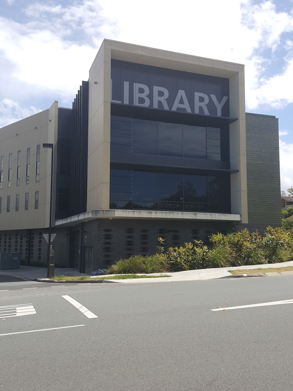 Helensvale Library & Cultural Centre | library | Lindfield Rd & Sir John Overall Dr, Helensvale QLD 4212, Australia | 0755811625 OR +61 7 5581 1625