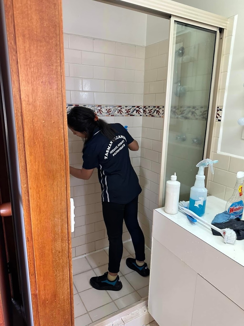 Tasman Cleaning Services, Hobart | Unit 1/1 Moore Park Dr, Glenorchy TAS 7010, Australia | Phone: 0470 640 852