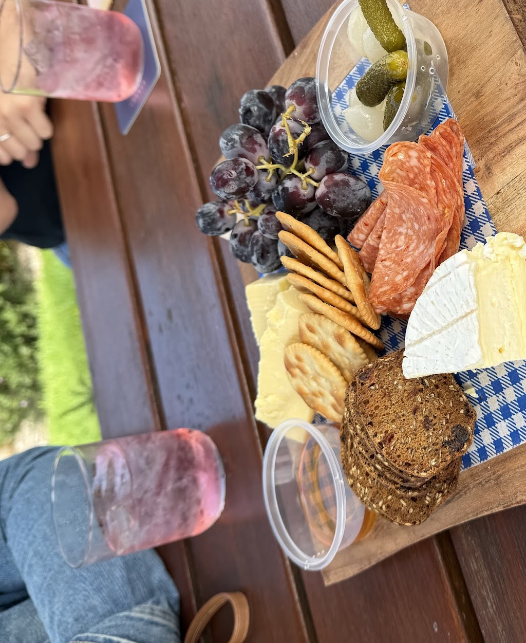 Larrikins Lounge | 36 Bullara St, Pambula NSW 2549, Australia | Phone: 0494 087 951