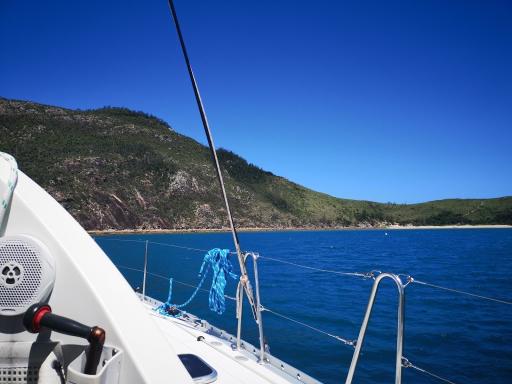 Explore Whitsundays Sailing Adventures | travel agency | Coral Sea Marina, Shingley Dr, Airlie Beach QLD 4802, Australia | 0749677555 OR +61 7 4967 7555