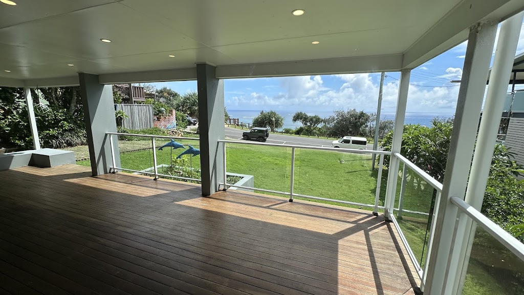 Que Sera Beach house | 25 Mooloomba Rd, Point Lookout QLD 4183, Australia | Phone: (07) 3415 3949