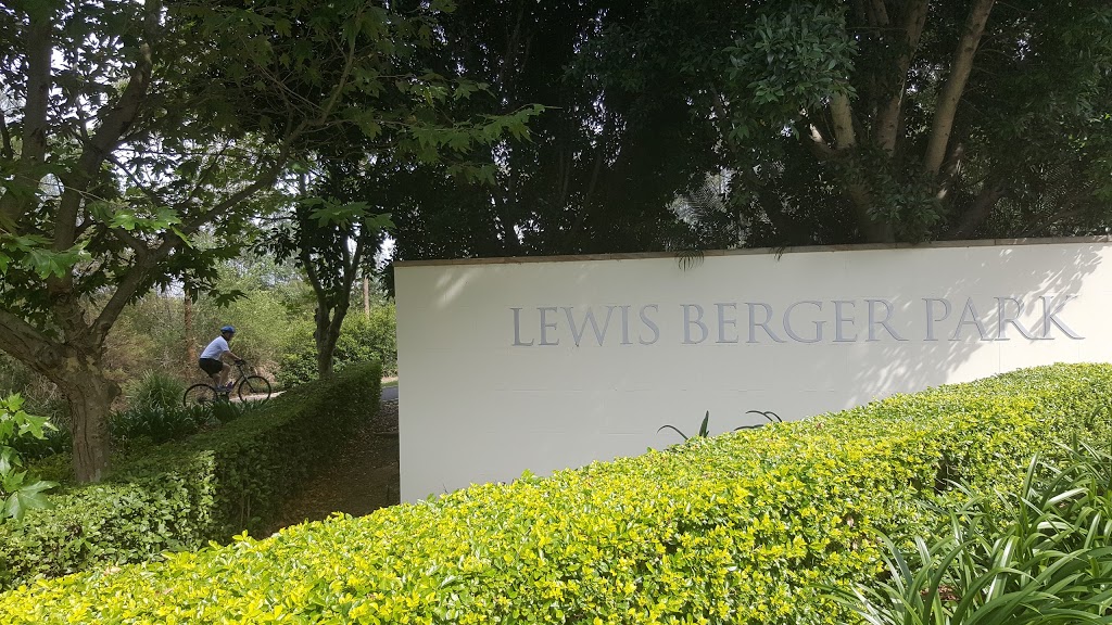 Lewis Berger Park | park | Rider Blvd & Shoreline Dr, Rhodes NSW 2138, Australia | 0299116555 OR +61 2 9911 6555