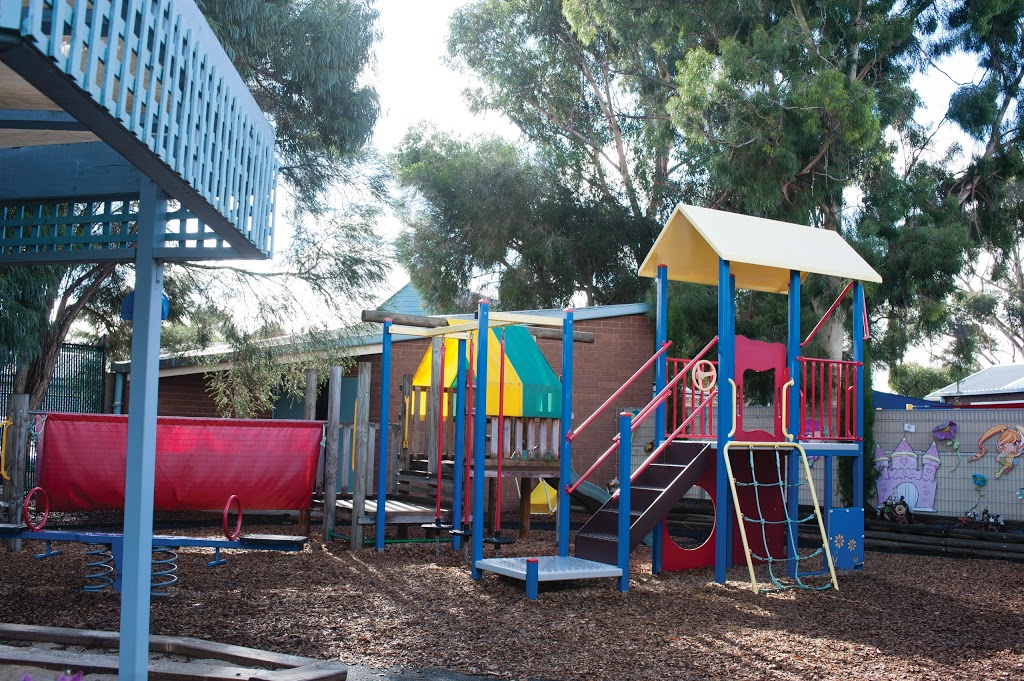Melton Central Kindergarten | school | 237 Station Rd, Melton VIC 3337, Australia | 0397433764 OR +61 3 9743 3764