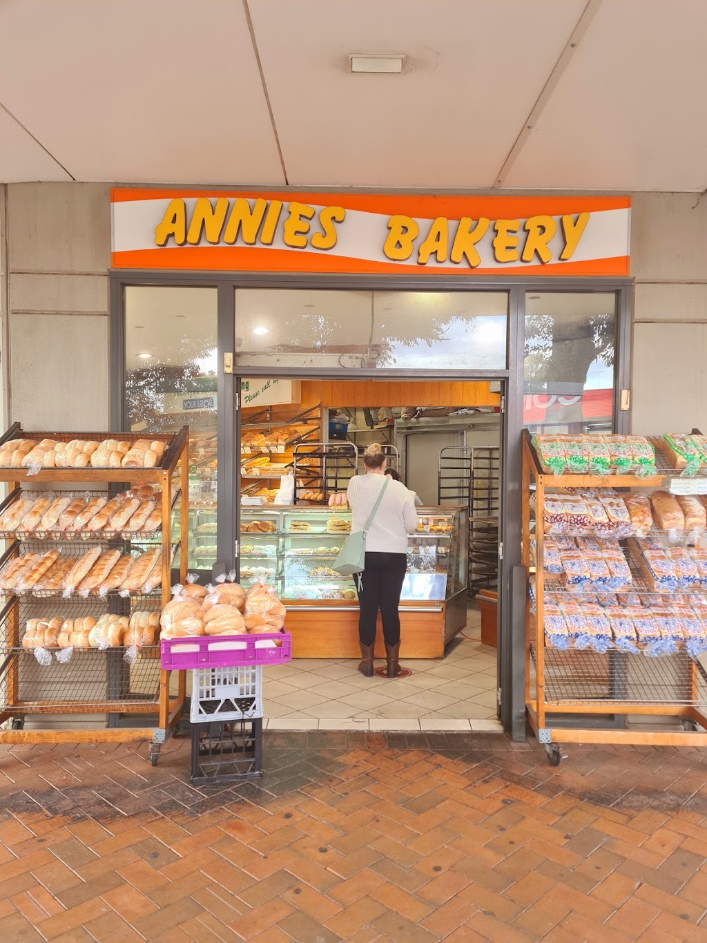 Annies Bakery | bakery | 15/1-15 Murray St, Camden NSW 2570, Australia | 0246553869 OR +61 2 4655 3869