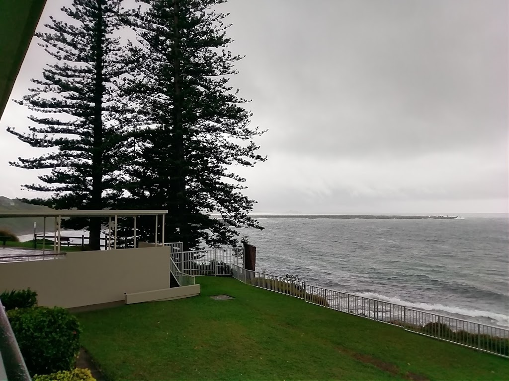 Yamba Surf Motel | 2 Queen St, Yamba NSW 2464, Australia | Phone: (02) 6646 2200