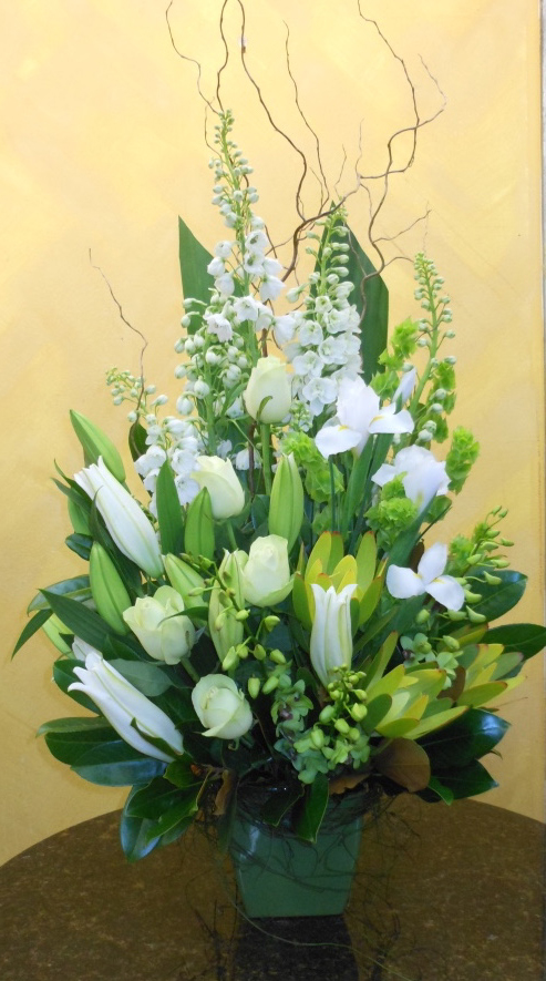 Warringah Florist | 335 Condamine St, Manly Vale NSW 2093, Australia | Phone: (02) 9948 0555