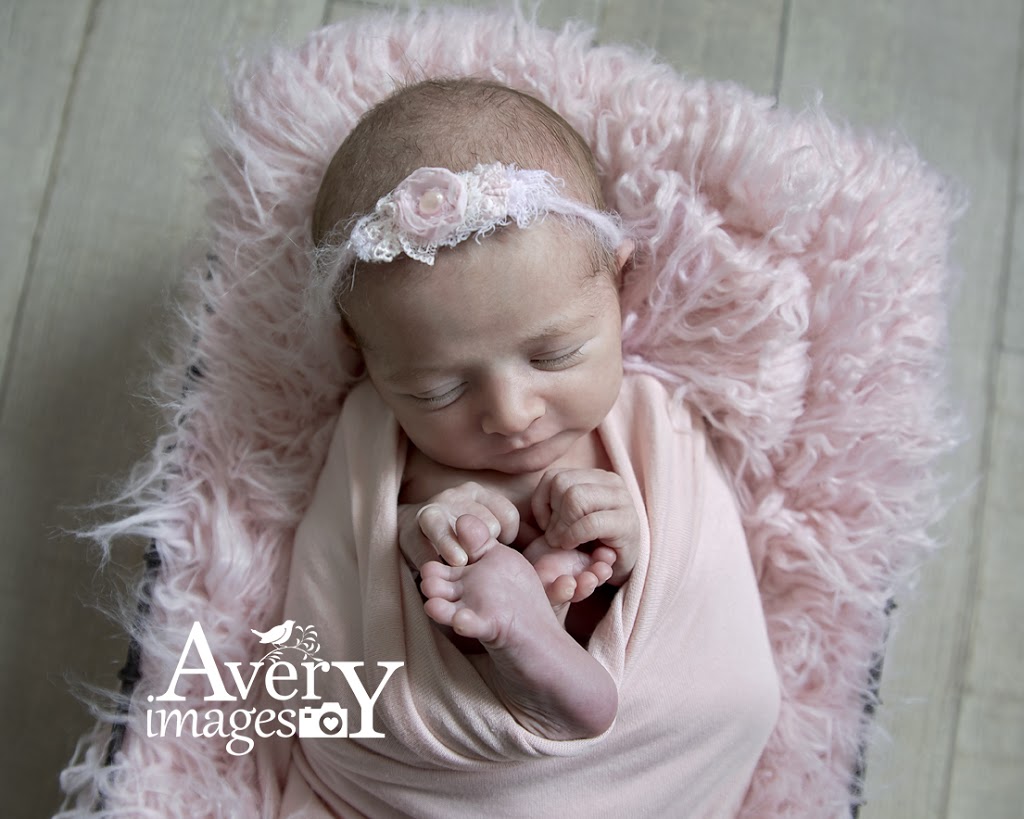 Avery Images - Newborn + Family Photographer | Lindeman Grove, Cessnock NSW 2325, Australia | Phone: 0447 981 066