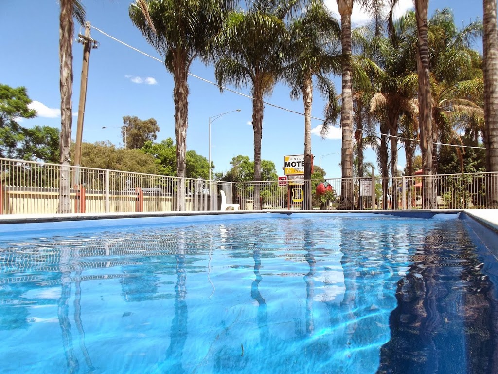 Sunraysia Motel & Holiday Apartments | lodging | 441 Deakin Ave, Mildura VIC 3500, Australia | 0350230137 OR +61 3 5023 0137