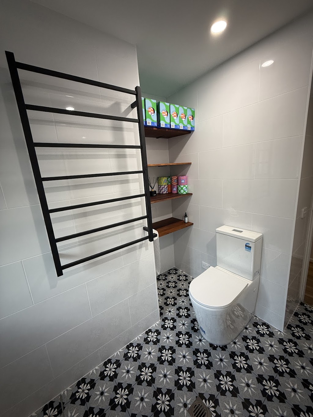 King-Gee Construction Licensed Builder - Batemans Bay NSW | 7 Hawks Nest Pl, Surfside NSW 2536, Australia | Phone: 0474 983 685