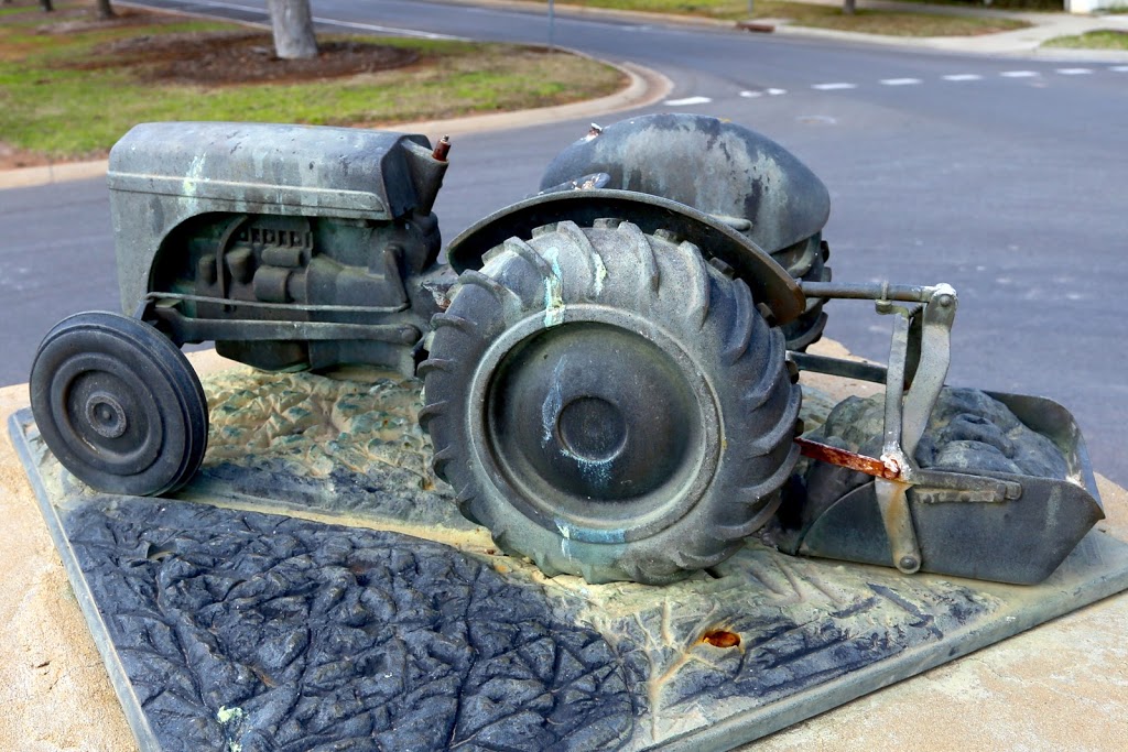 Ferguson Tractor Memorial | museum | Adelaide St, Wentworth NSW 2648, Australia