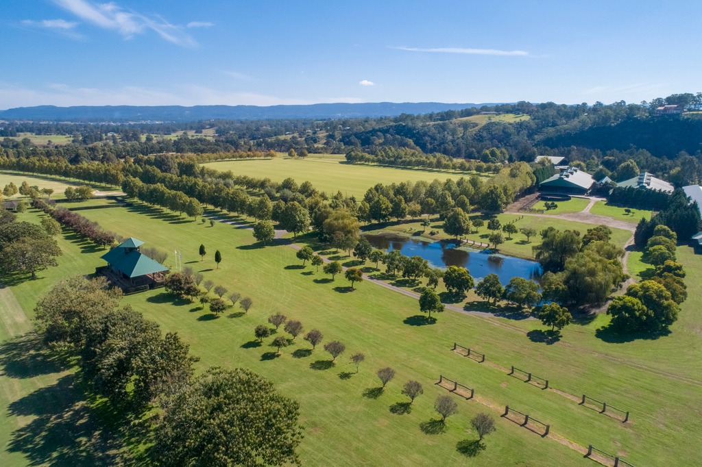 Grand Estate For Sale | 100 Ridges Ln, Richmond NSW 2753, Australia | Phone: 0401 968 447