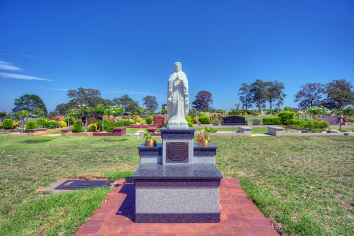 Ga Fuk Log Yuen | cemetery | 712-746 Windsor Rd, Rouse Hill NSW 2155, Australia | 0292670130 OR +61 2 9267 0130